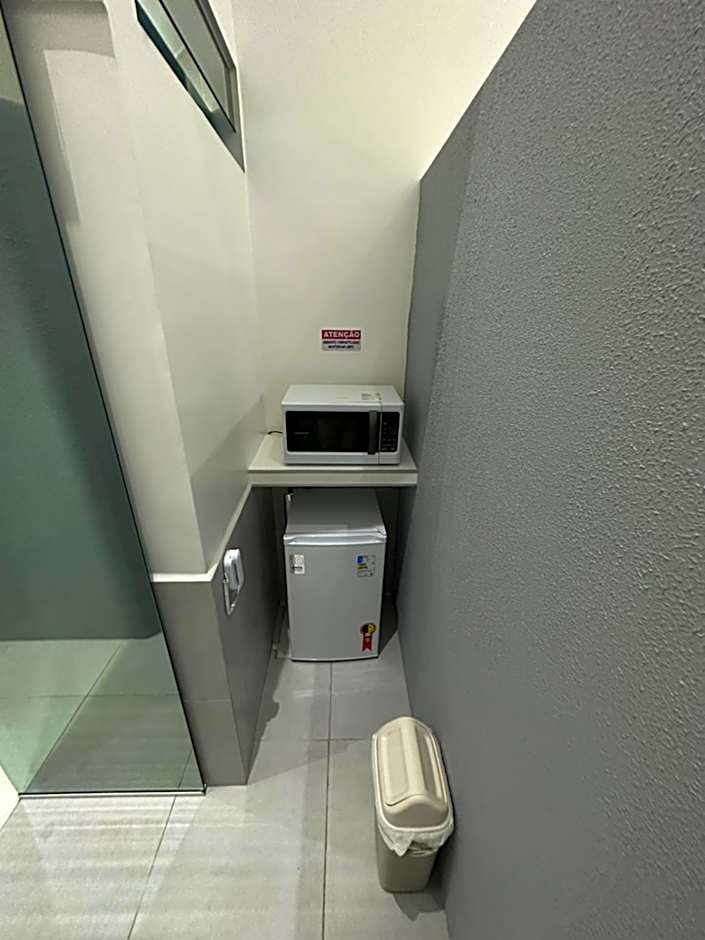 Quarto privativo com banheiro compartilhado em Pousada recém construída,a 500mts do pátio do forró
