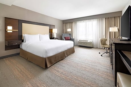 1 King Mobility Access With Tub Nonsmoking