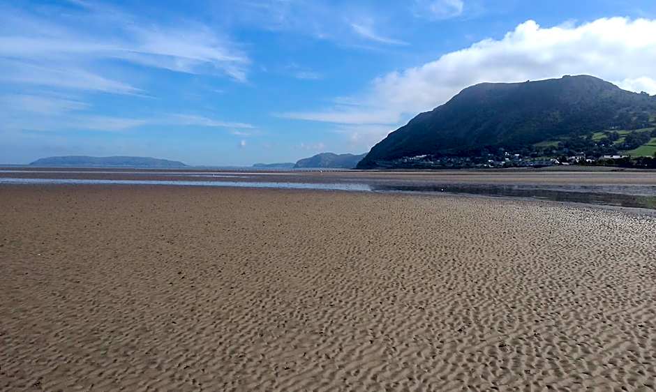 Min y Don Guest House