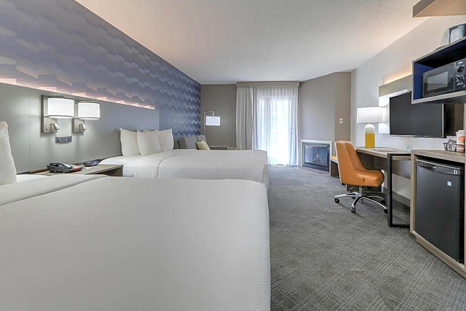 Comfort Inn & Suites At Dollywood Lane