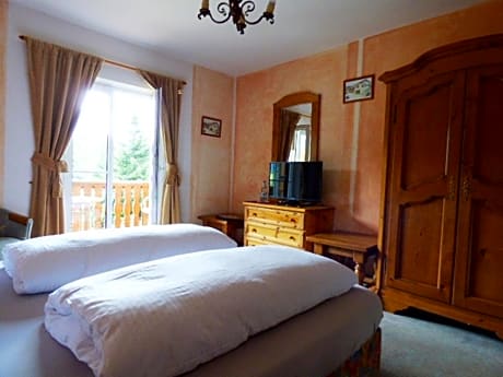Double Room (with private bathroom across the hall)