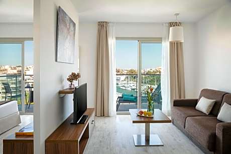 One-Bedroom Apartment with Balcony and Harbor View