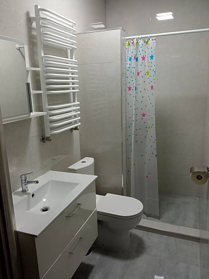 Szafir - NoclegiGrodziskPL