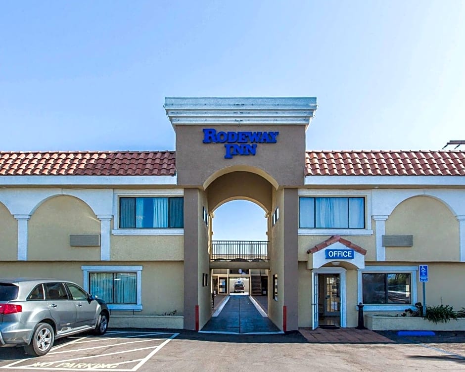 Rodeway Inn & Suites