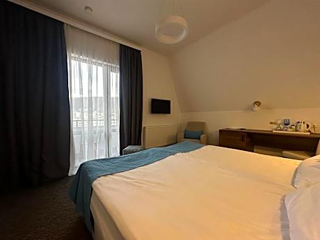 Deluxe Double or Twin Room with City View