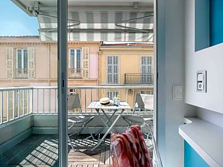 Standard Twin Room with Balcony