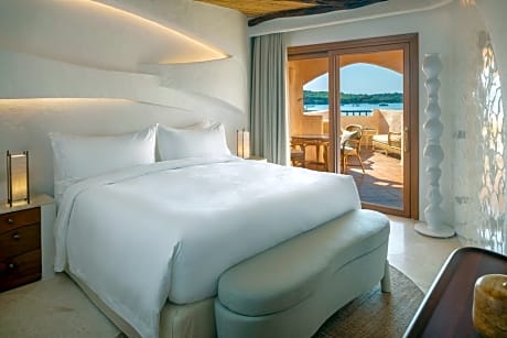 Contemporary Luxury Suite, King Bed, Sea view, Balcony