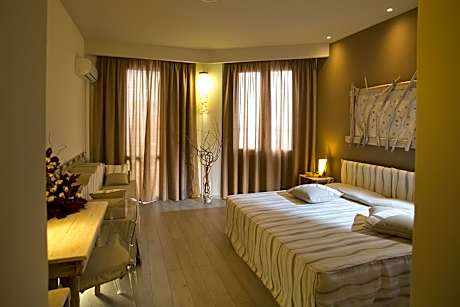 Deluxe Double or Twin Room with Balcony and Sea View