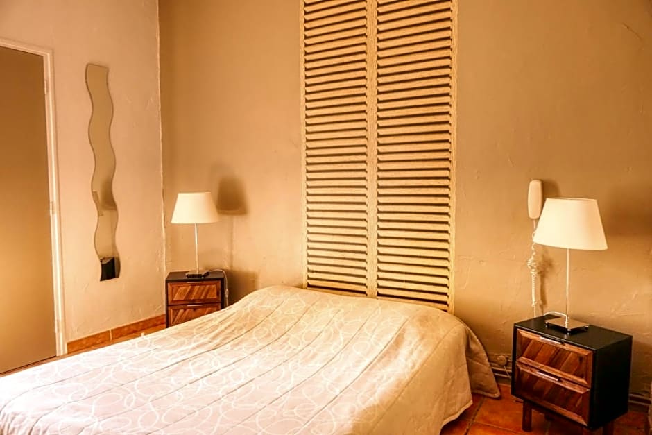 Au Saint Roch - Hôtel et Jardin