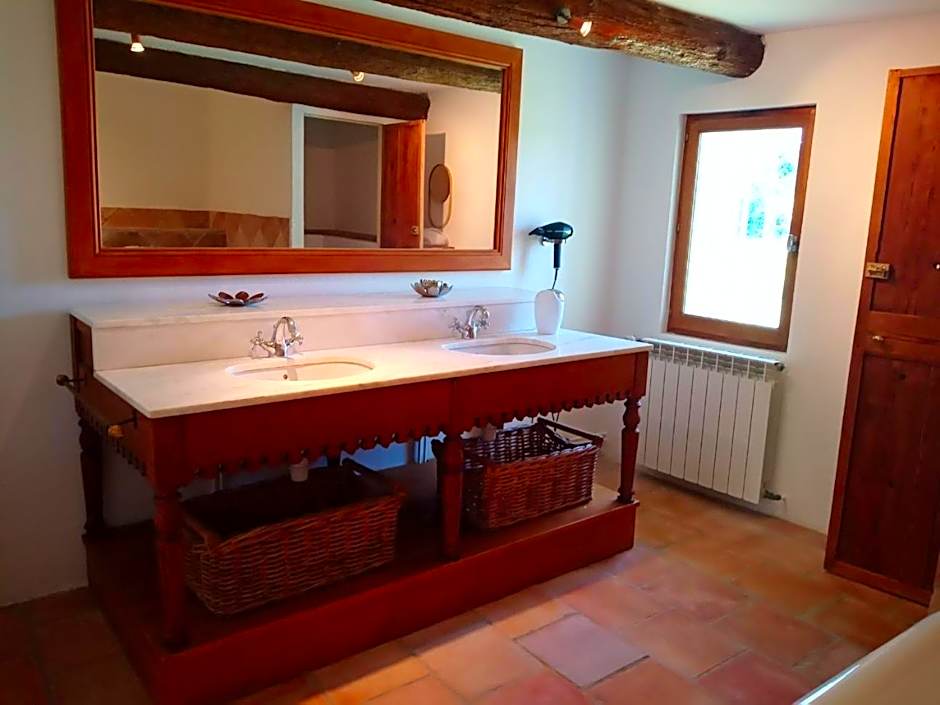 LE MAS DES FLANERAIES