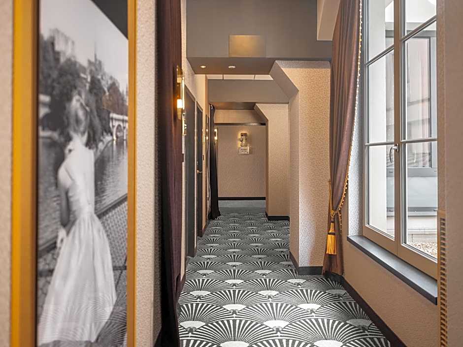 Niepce Paris, Curio Collection By Hilton