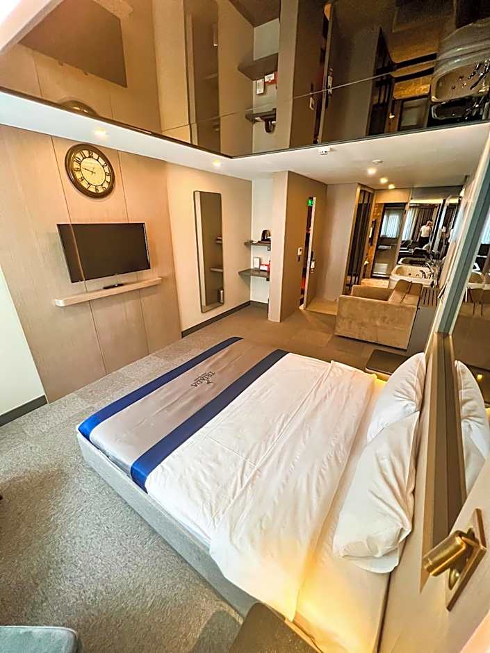 Triada Hotel Karakoy