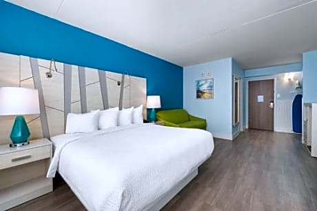 Room with 1 King bed and sleep sofa Bay View-No Pets Allowed