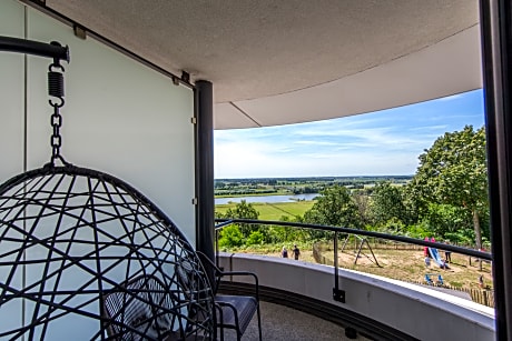 Luxury Suite with balcony and Rhine View