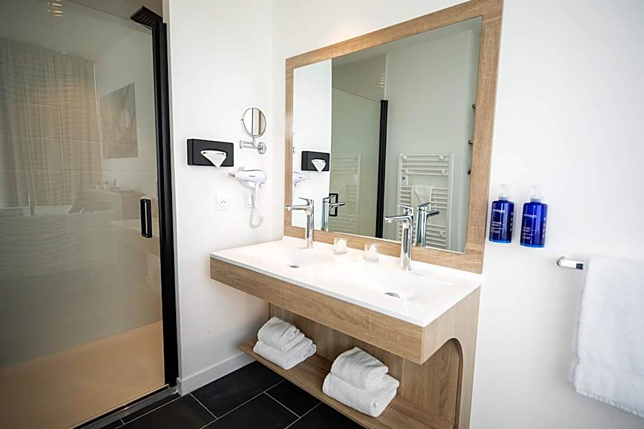 Le Barracuda & Spa, Centre Port, pieds dans l'eau, vue mer