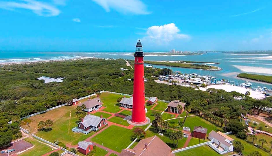 Cozy Studio Suite Near Beach w Kitchenette #3