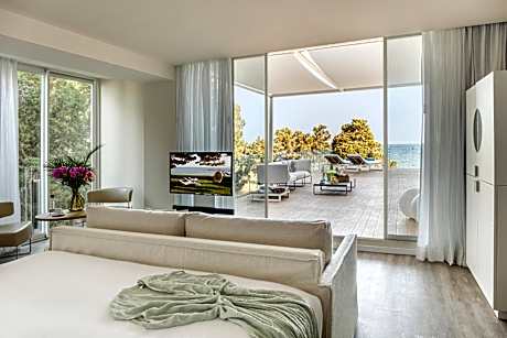 Beyond ME+ Junior Suite with Terracev Tub