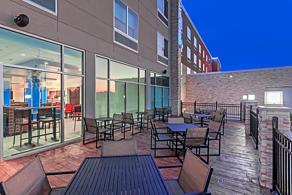 Holiday Inn Express & Suites Tulsa South - Woodland Hills By IHG