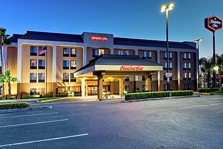 Hampton Inn Bakersfield Central - Guest Reservations