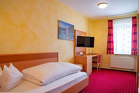 Classic single room in the guest house - located opposite the main house