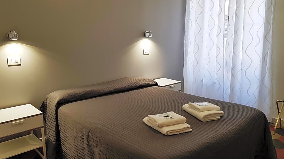 Photo 1 of 2 of 1 Double Bed