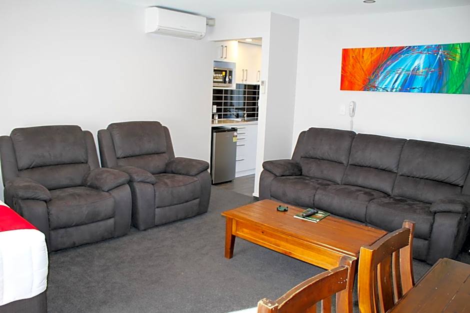 Birchwood Manor Motel