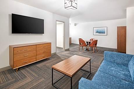 1 Bedroom Suite, 1 King, Sofa beds: 2