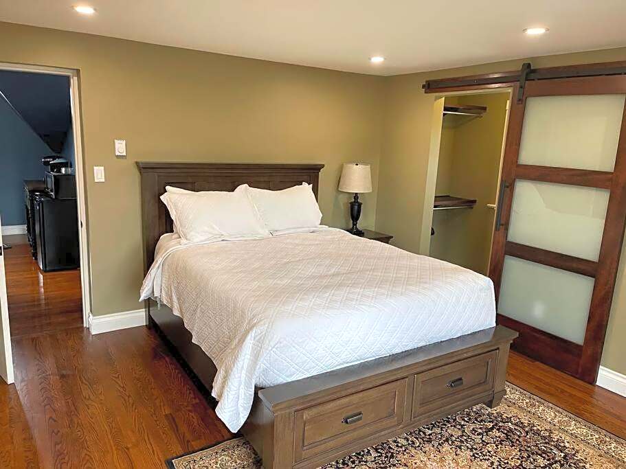 Character Stay across Swan Lake Nature Sanctuary