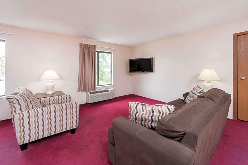 Super 8 by Wyndham Columbia Clark Lane