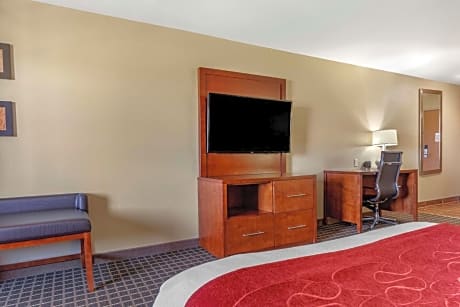 Queen Suite with Two Queen Beds - Non-Smoking/SofaBed