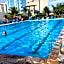 Golden Dolphin 3Pessoas com piscinas termais mais toalhas e roupas de cama lençóis travesseiros fronhas limpeza do check in impostos e taxas já incluso ATENÇÃO A hospedagem podera ocorrer no express ou Grand hotel,conforme a disponibilidade de apto