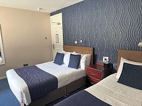 Family Room - 2 Adults with 2 Children