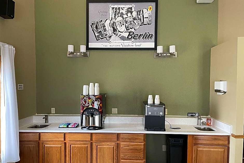 Super 8 by Wyndham Berlin WI