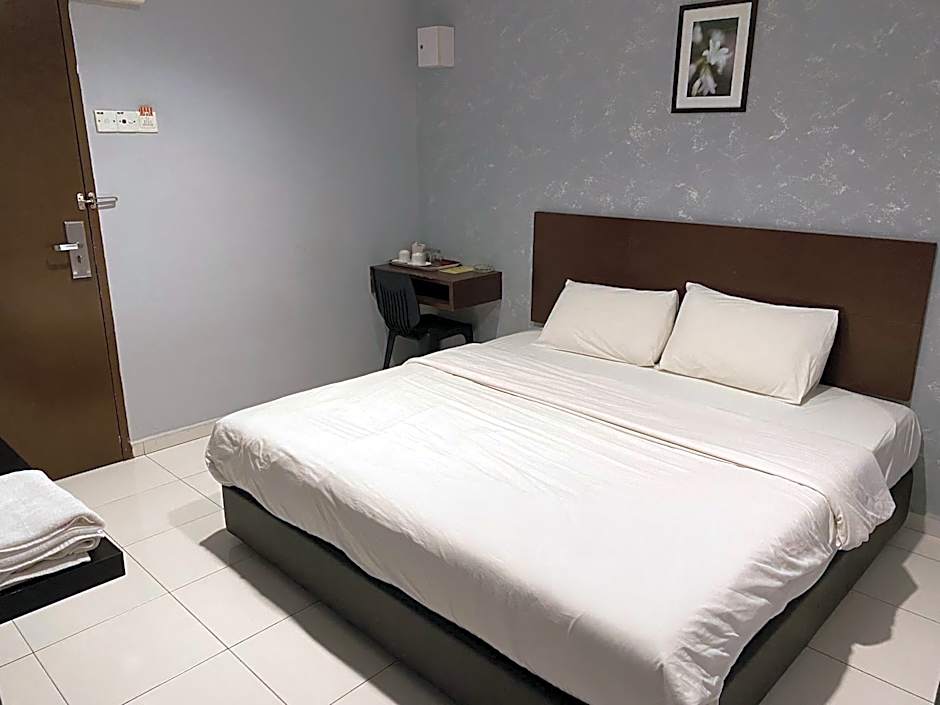 Photo 1 of 4 of Standard 1 Queen Bed