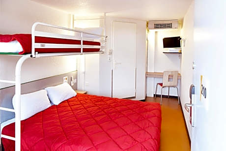 Triple Room (1 Double Bed + 1 Single Bed)