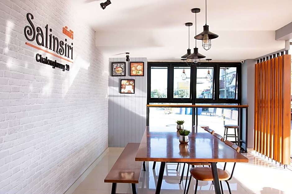 Salinsiri at ladkrabang