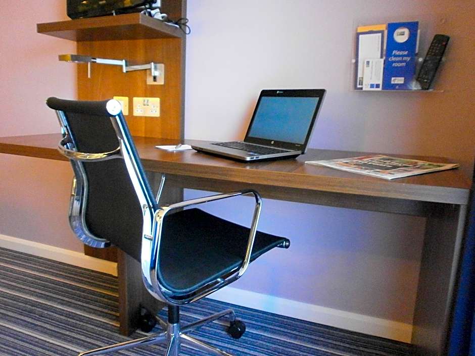 Holiday Inn Express Dunstable By IHG