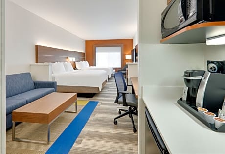 Queen Suite with Two Queen Beds