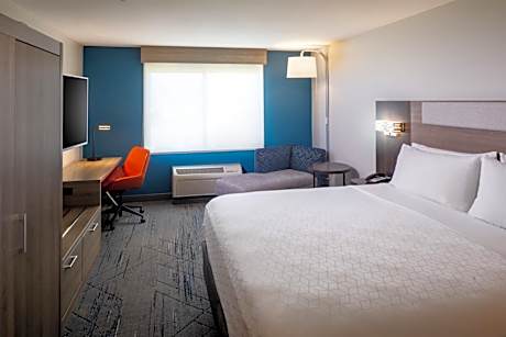 One-Bedroom King Suite with Kitchen Area