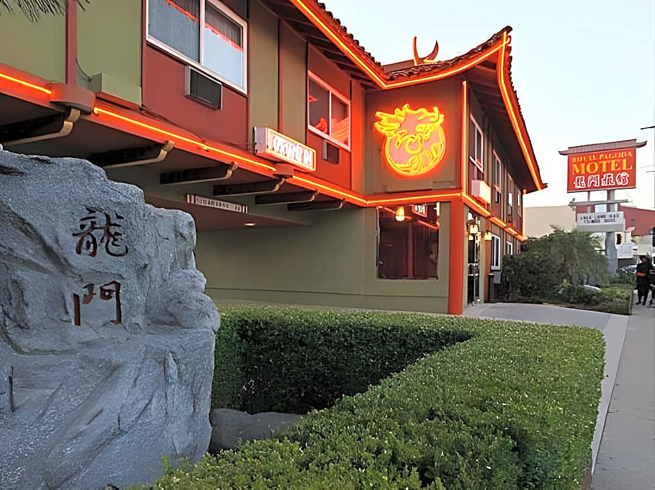 Royal Pagoda Motel
