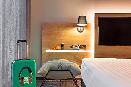 Moxy Twin Room