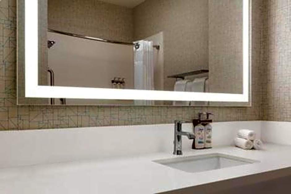 Holiday Inn Express Hotel & Suites Bakersfield Central By IHG