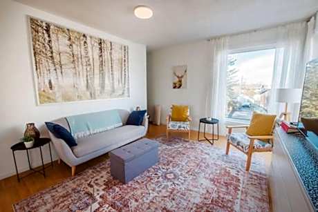 Yellowknife Downtown 50a ave Vacation Home