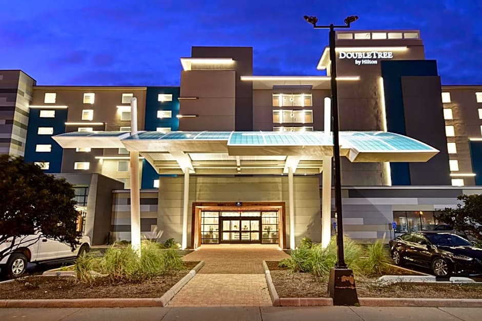 DoubleTree by Hilton Virginia Beach Oceanfront South