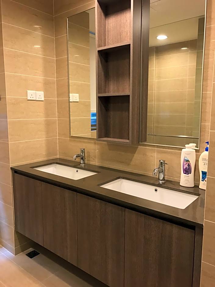 By The Sea Partial Seaview n Mountain View 383