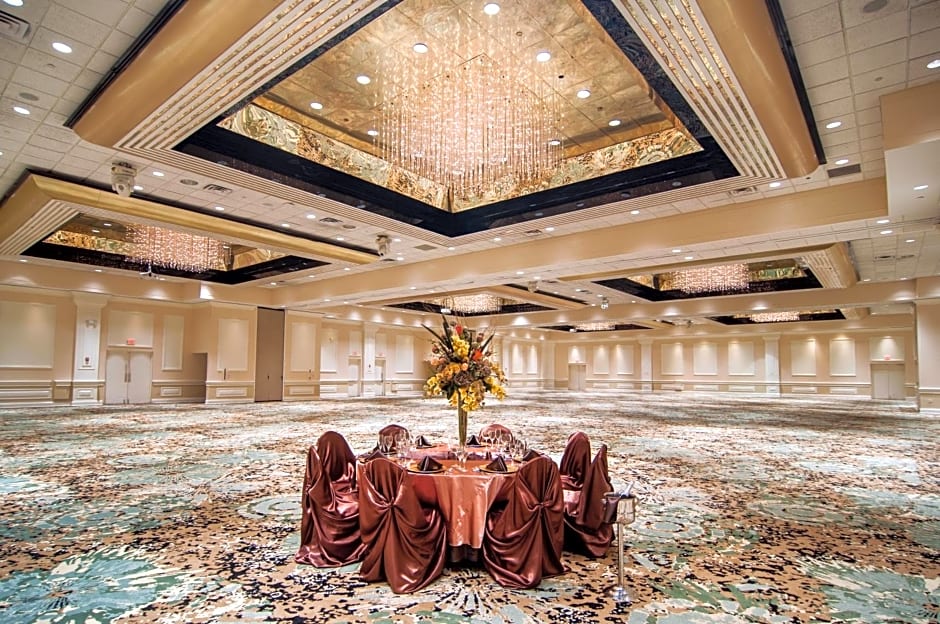 Crowne Plaza Executive Center Baton Rouge By IHG