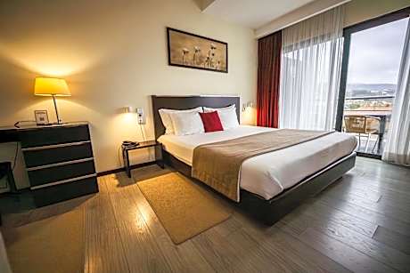 Suite - North