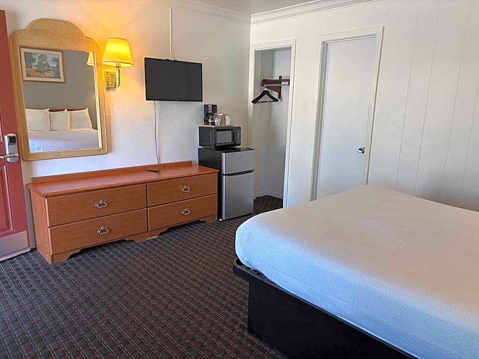 Lark Motel Willits