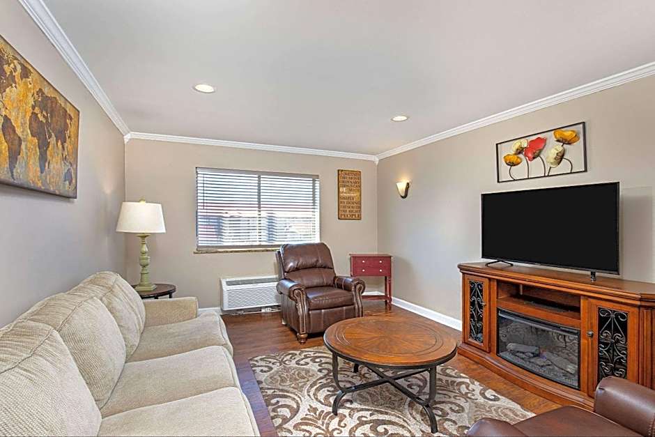 Ramada by Wyndham Bowling Green