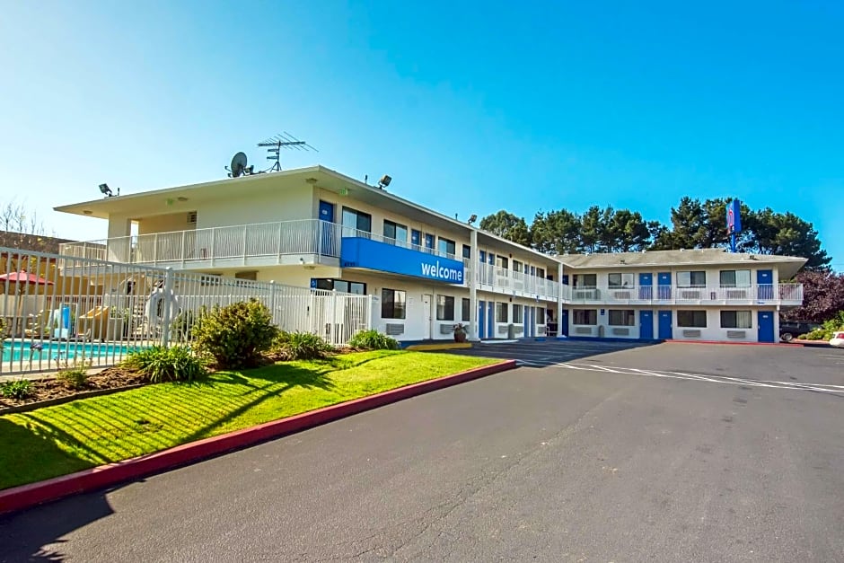 Motel 6-Arcata, CA - Humboldt University